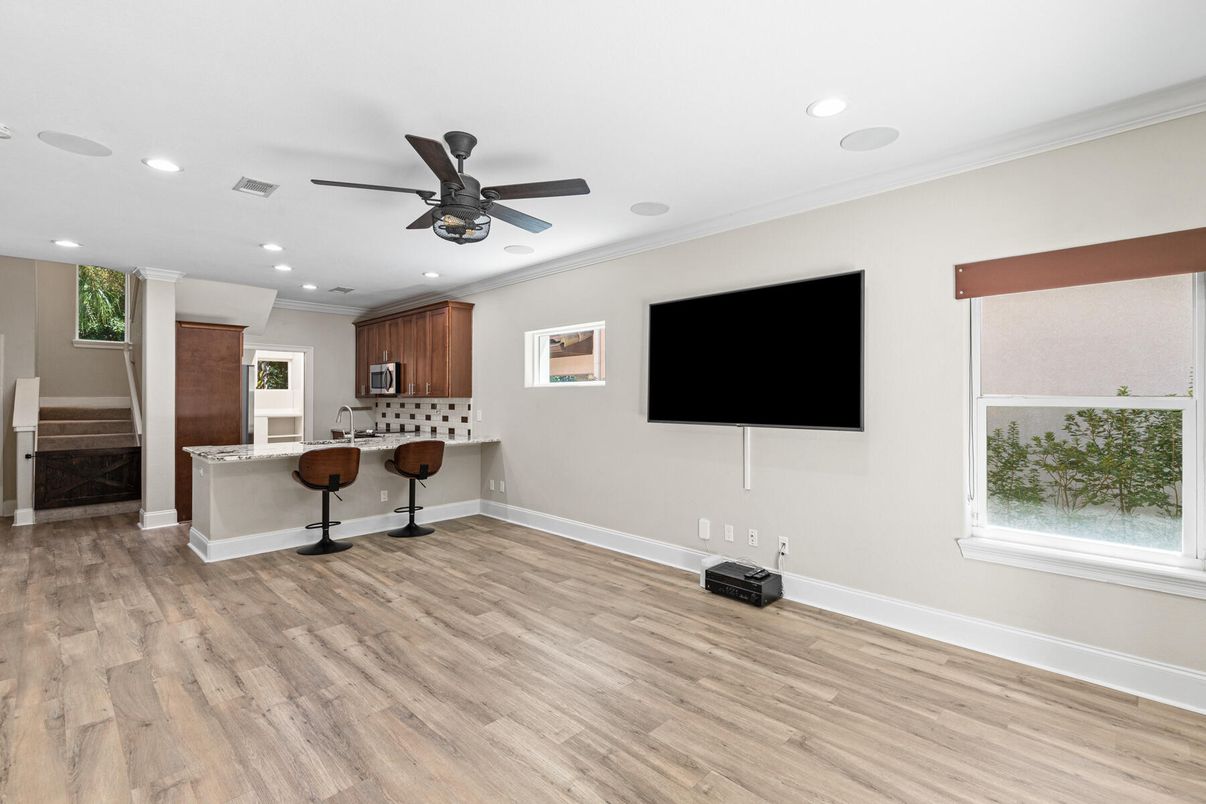Interior, Recessed Lighting, Wood Texture Flooring