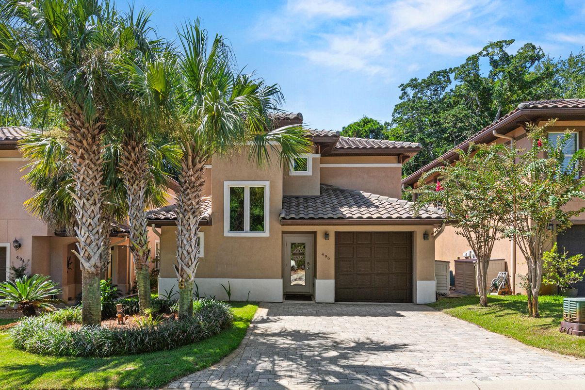 Attached, Exterior, Facade, Mediterranean