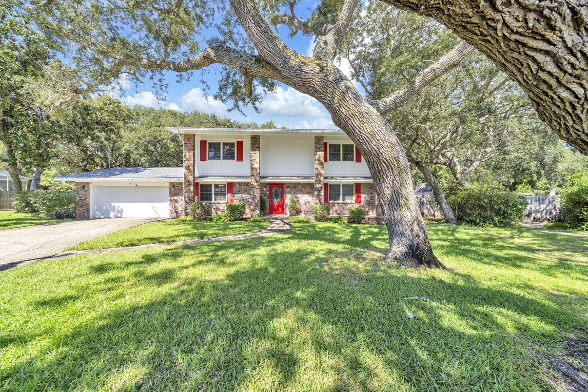 Attached, Backyard, Exterior, Facade, Split Level