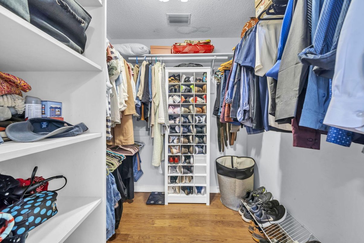 Interior, Walk-in Closets, Wood Texture Flooring