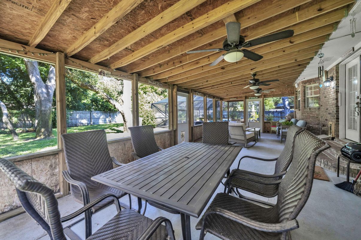 Exterior, Wooden Beams