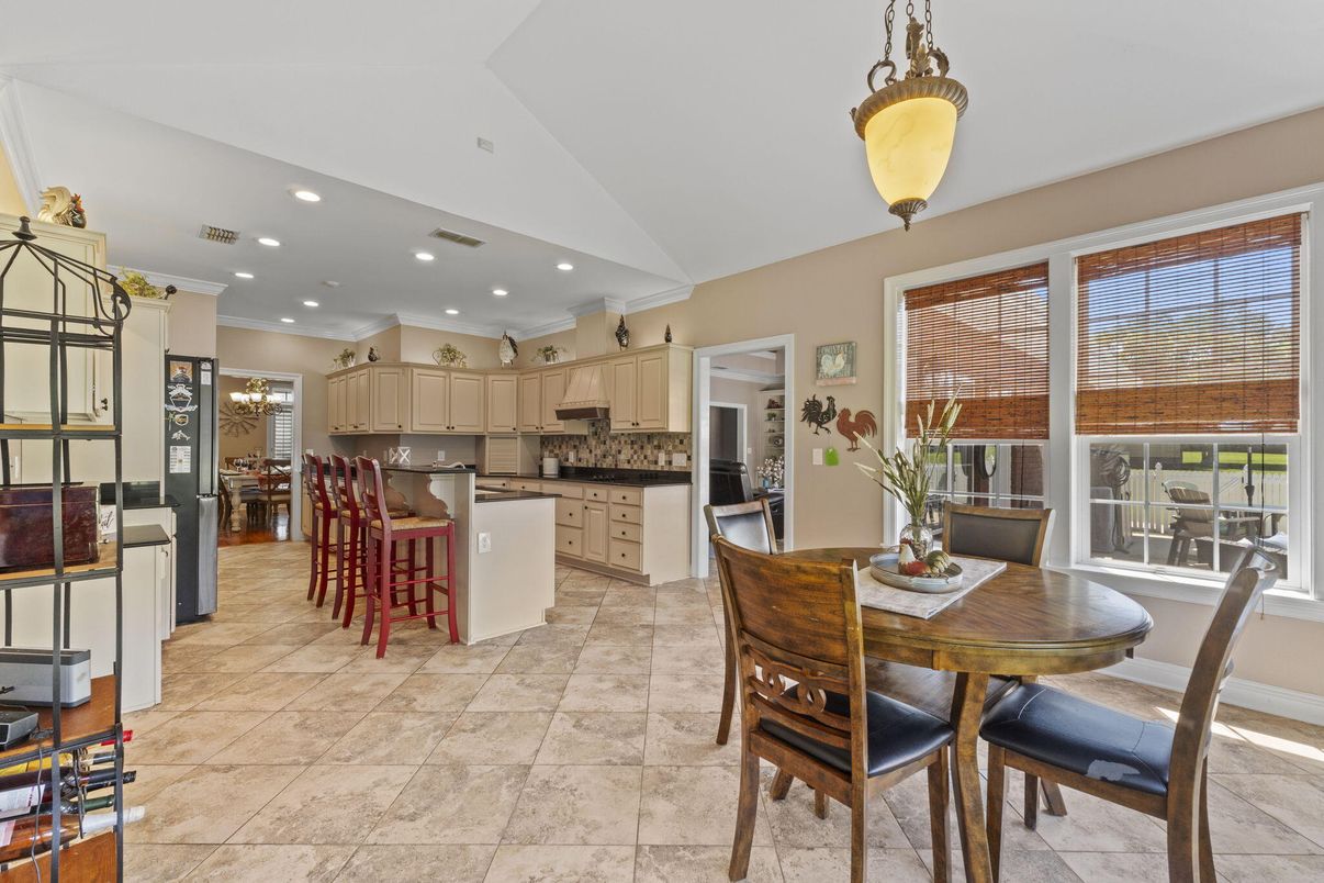Dining room, Interior, Kitchen, Pendant Lights, Recessed Lighting, Stainless Steel Appliances