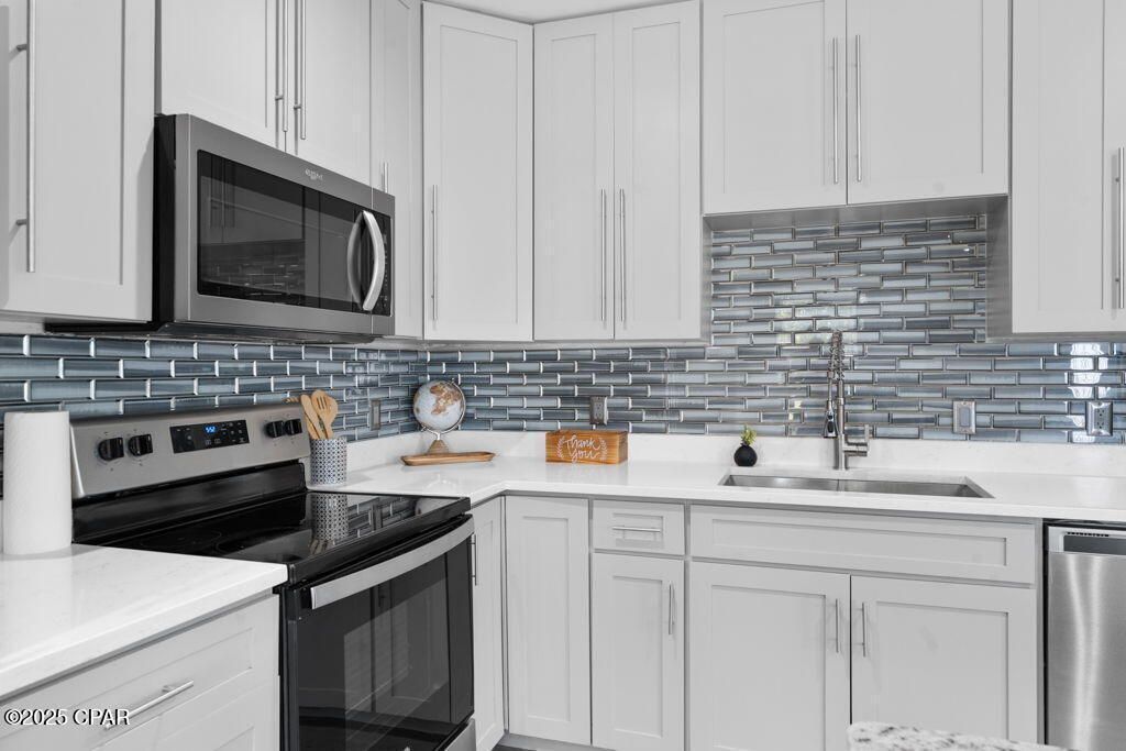 Interior, Kitchen, Stainless Steel Appliances