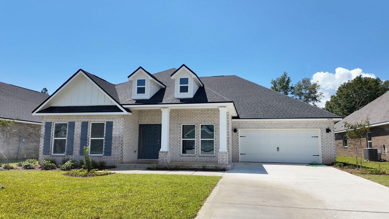 Attached, Exterior, Facade, Brick Facade, Ranch