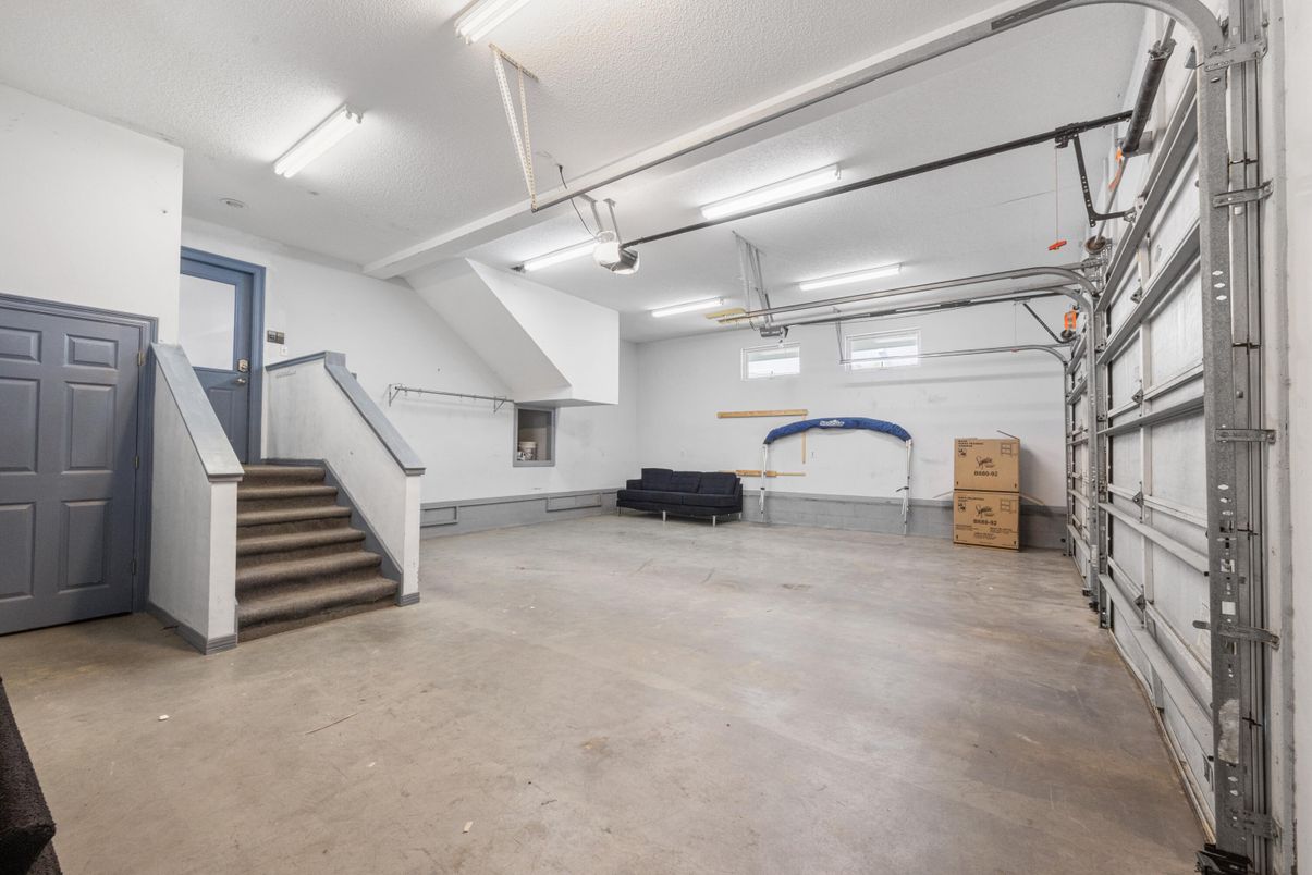 Garage, Interior