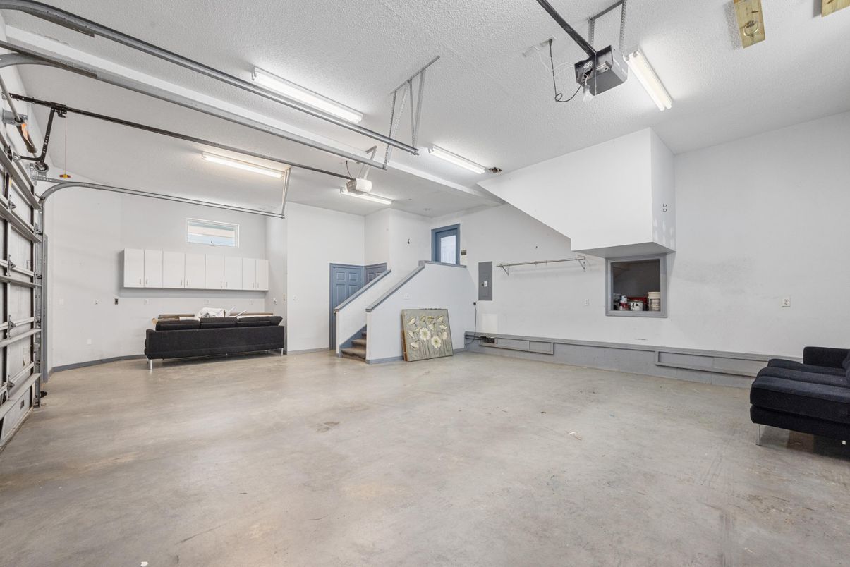 Garage, Interior