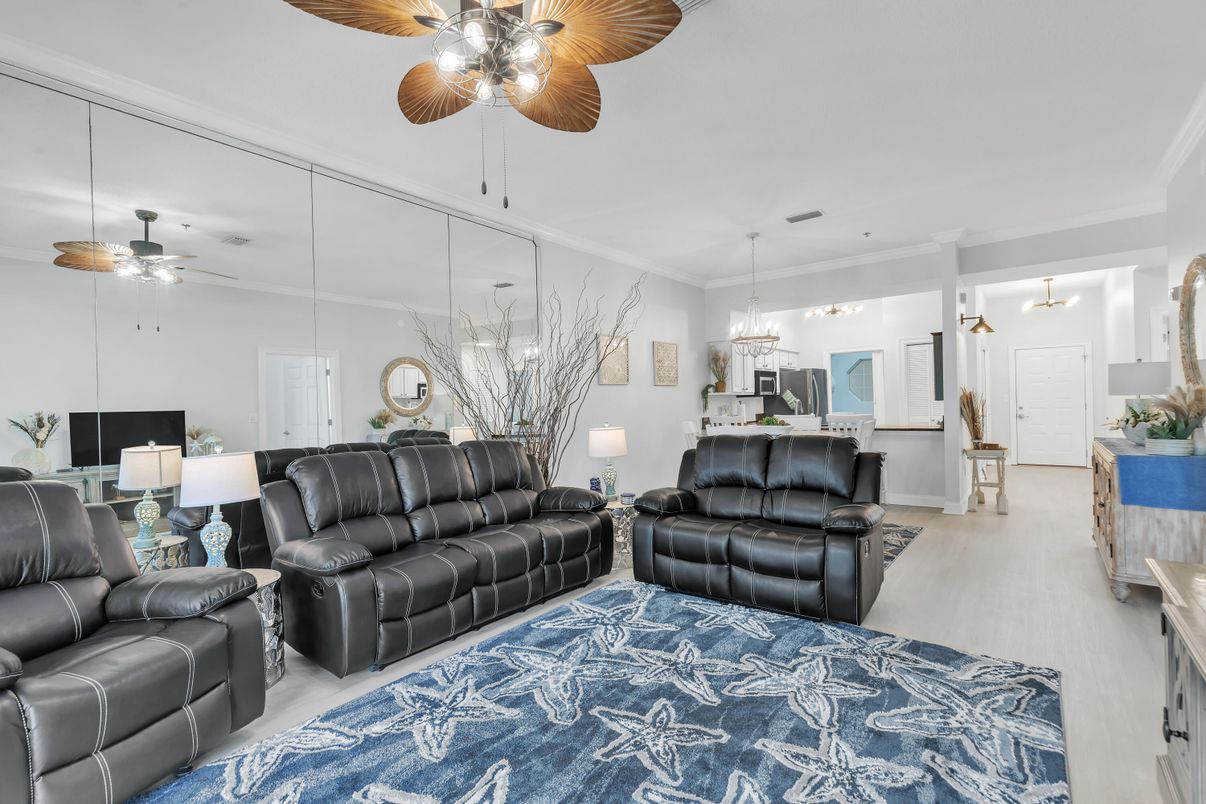 Chandelier, Dining room, Interior, Living room, Pendant Lights, Wood Texture Flooring