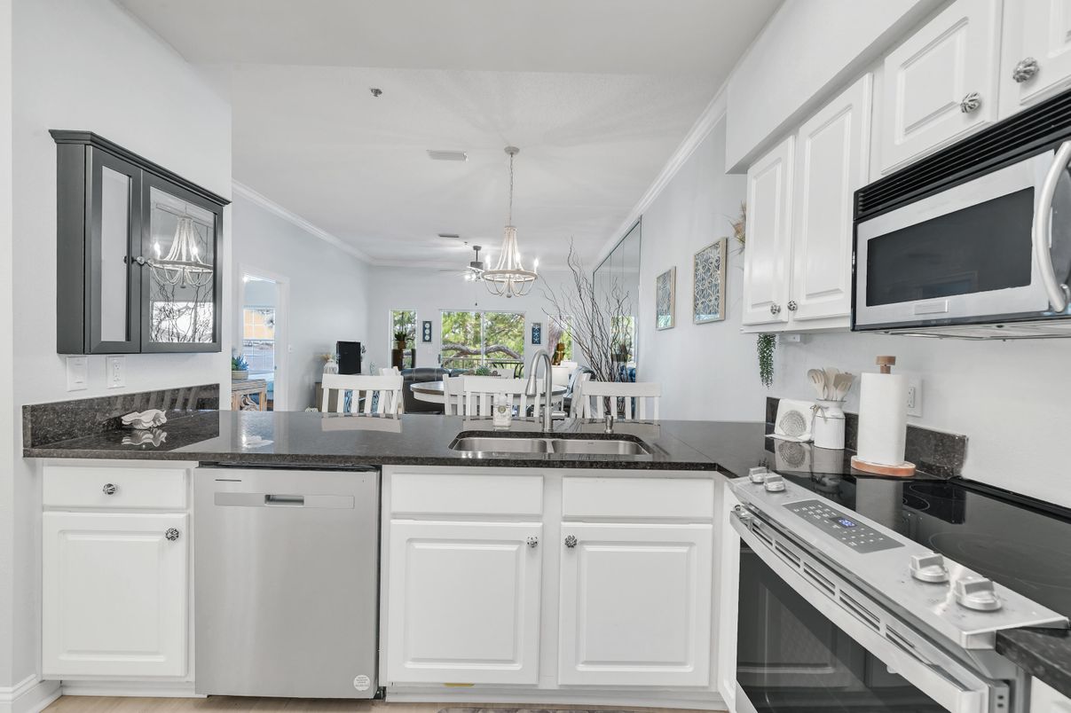 Chandelier, Dining room, Interior, Kitchen, Pendant Lights, Stainless Steel Appliances, Wood Texture Flooring