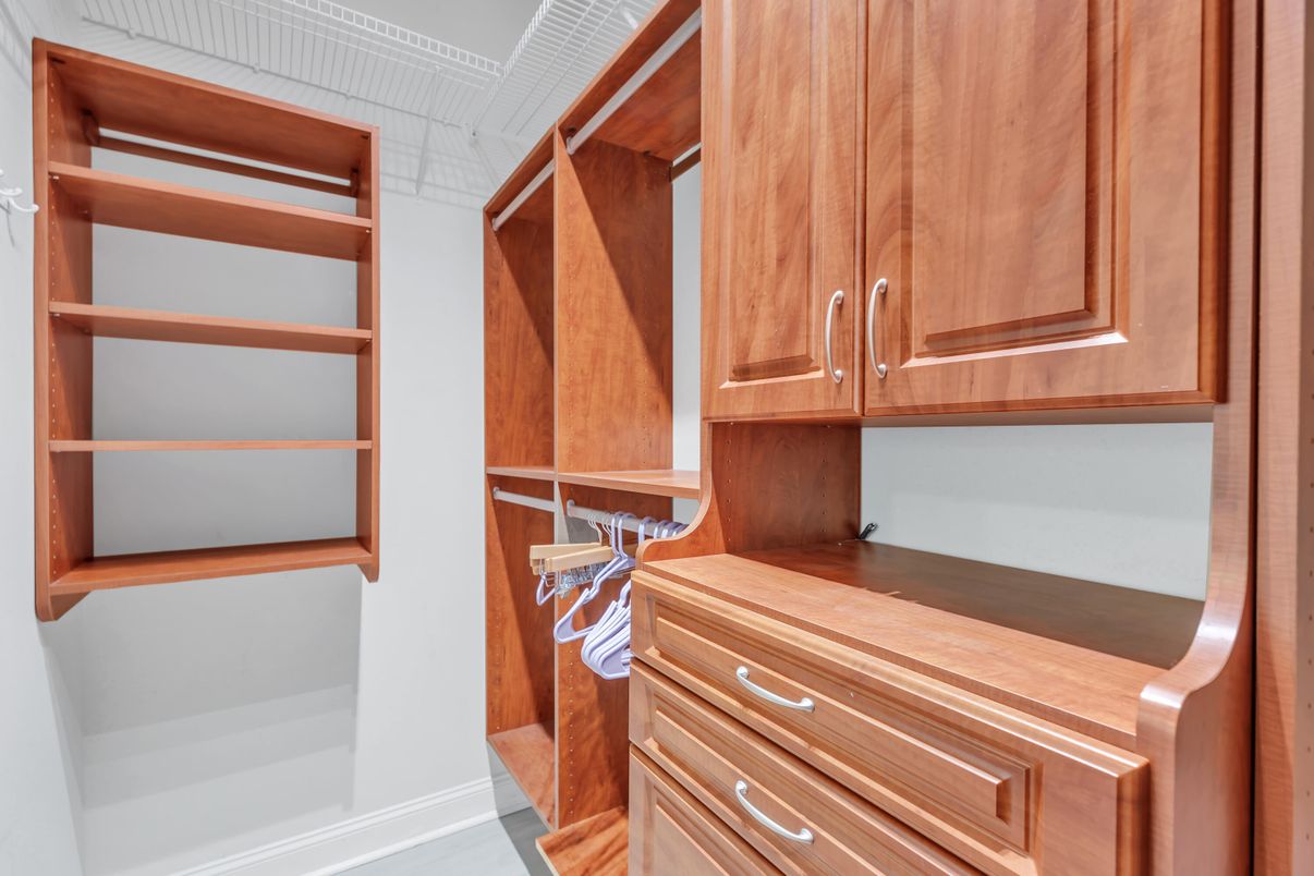 Interior, Walk-in Closets