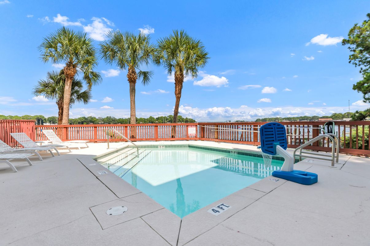 Exterior, Pool