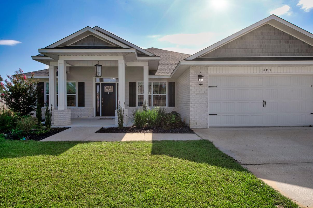 Attached, Exterior, Facade, American Craftsman