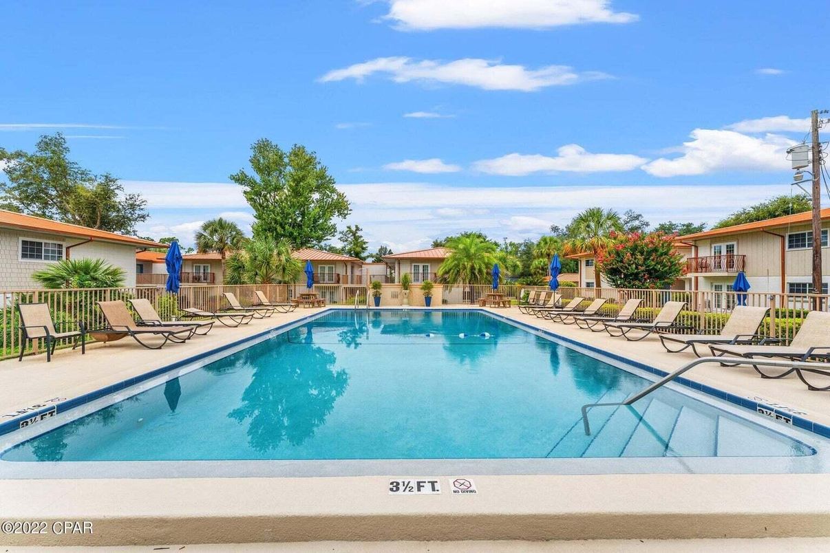 Exterior, Pool