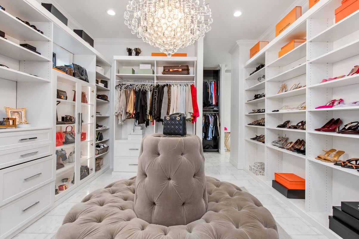 Chandelier, Interior, Marble, Recessed Lighting, Walk-in Closets