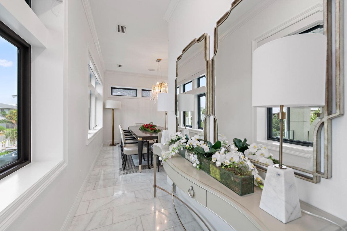 Chandelier, Dining room, Interior, Marble, Pendant Lights