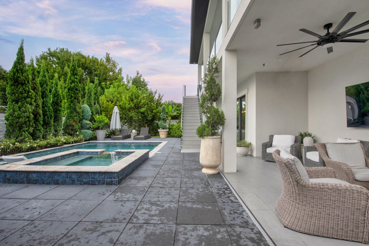 Exterior, Pool