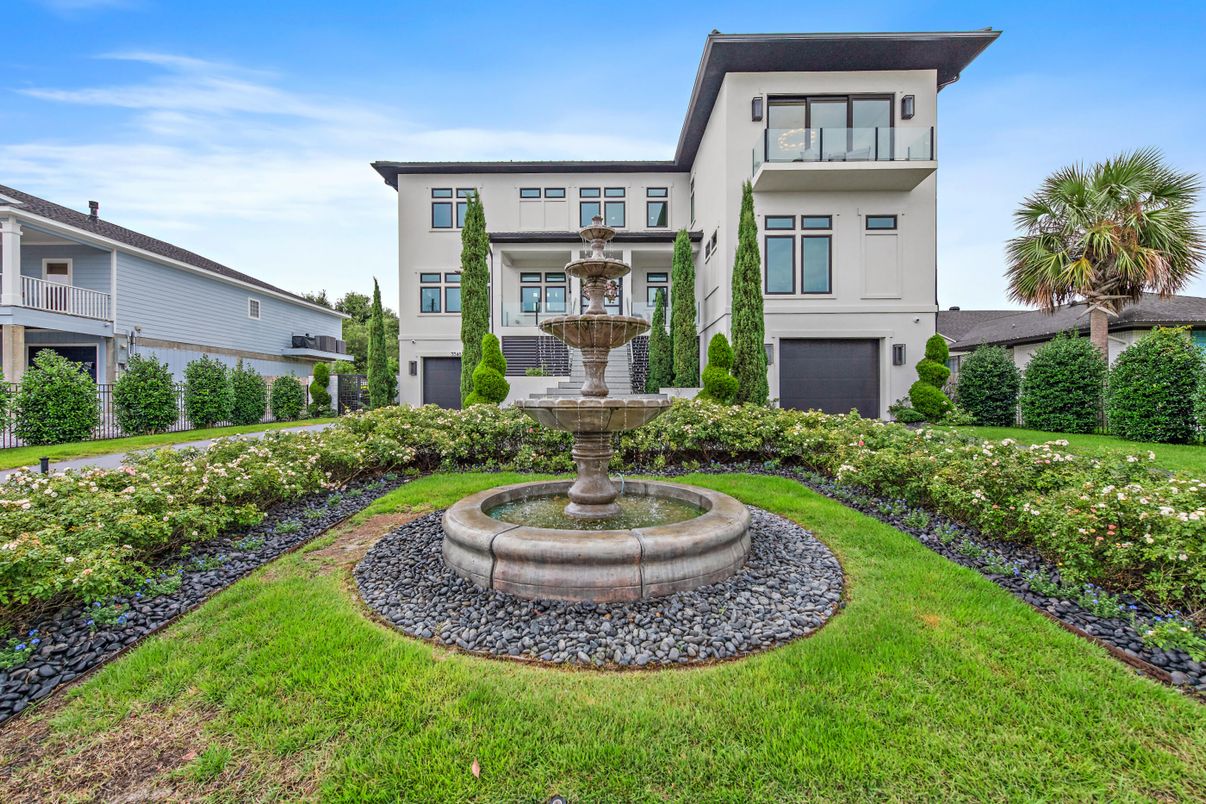 Attached, Backyard, Exterior, Facade, French Provincial