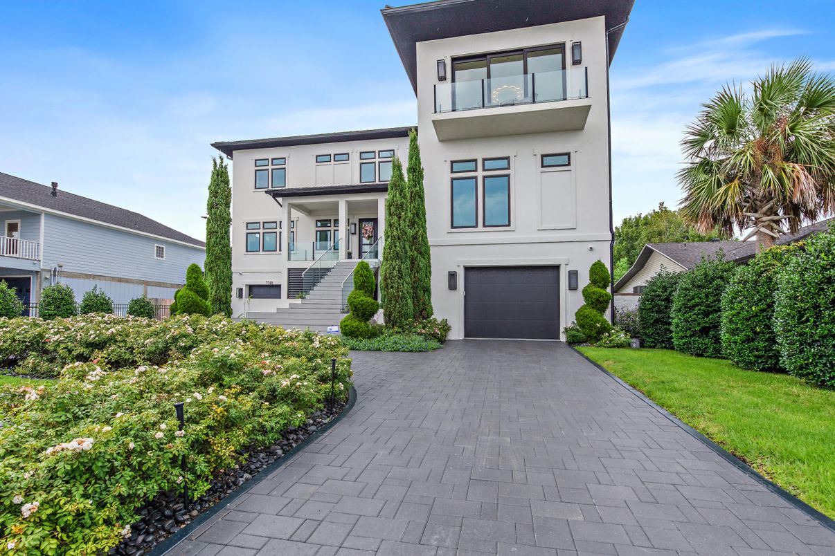 Attached, Exterior, Facade, Modern