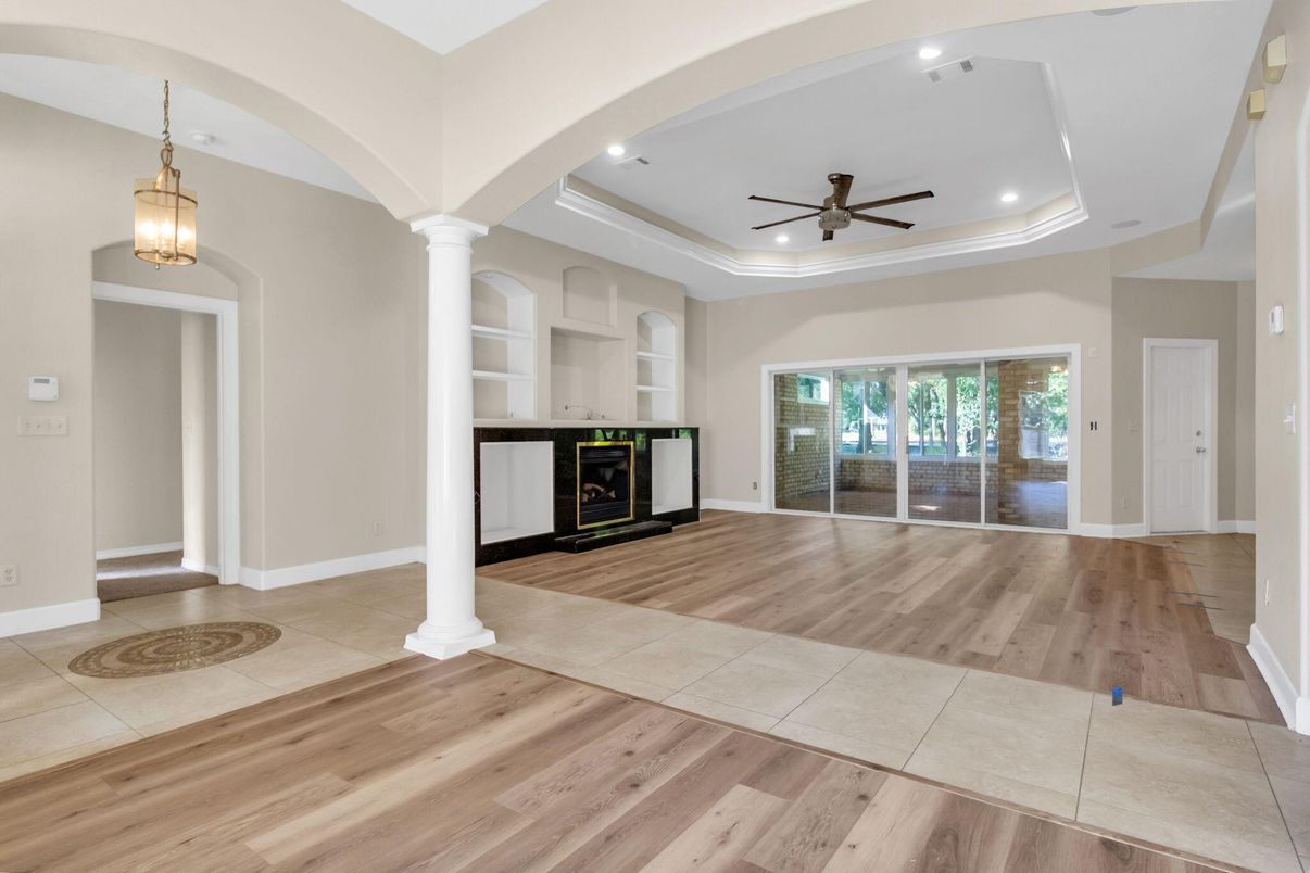Interior, Pendant Lights, Recessed Lighting, Wood Texture Flooring