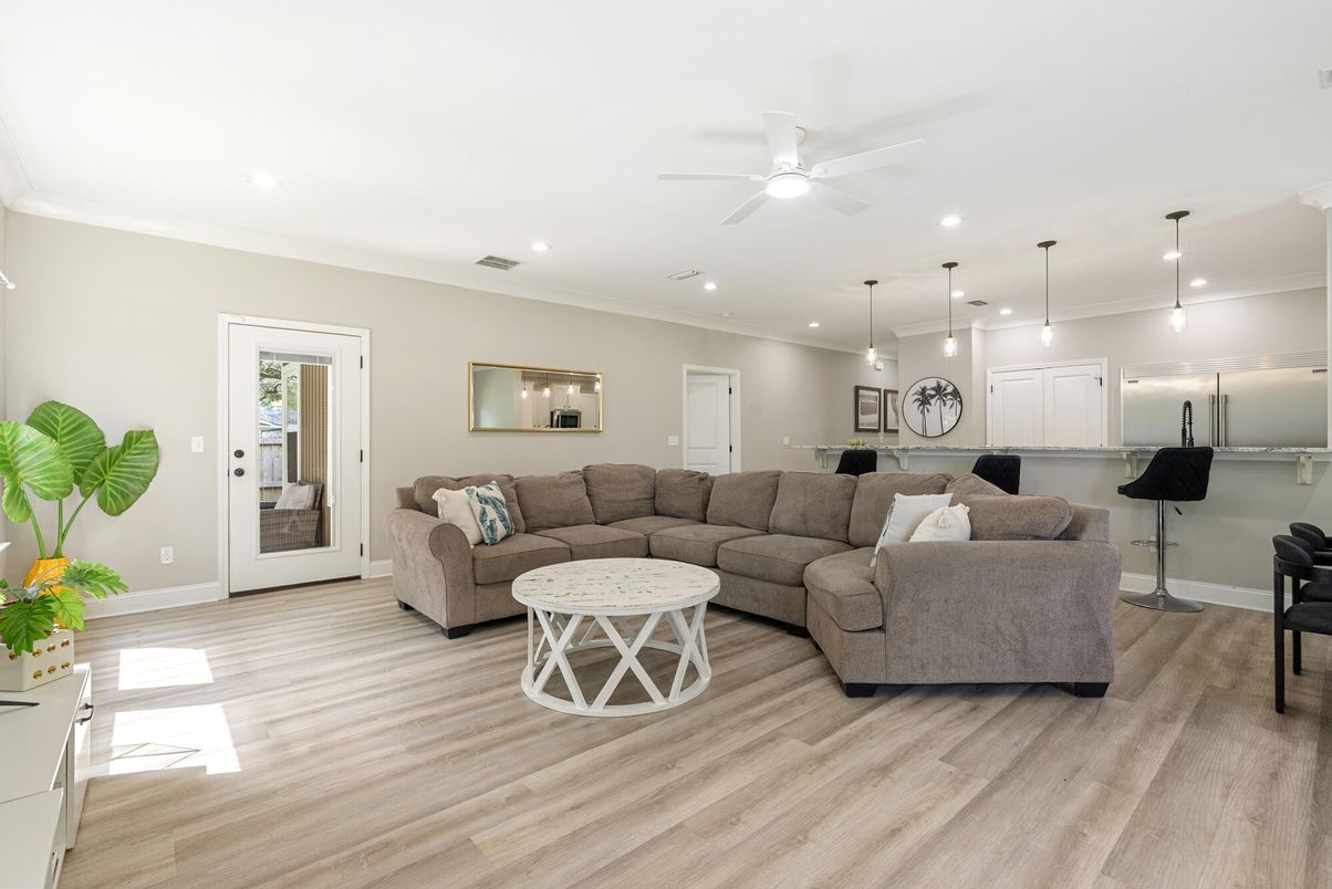 Interior, Kitchen, Living room, Pendant Lights, Recessed Lighting, Wood Texture Flooring
