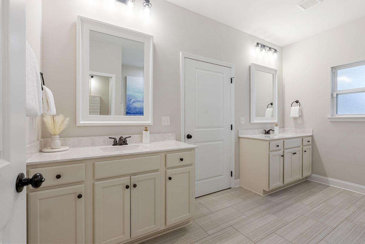 Bathroom, Dual Sink Vanities, Interior