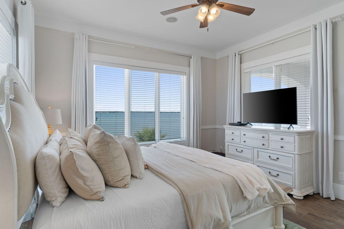 Bedroom, Interior, Water, Wood Texture Flooring