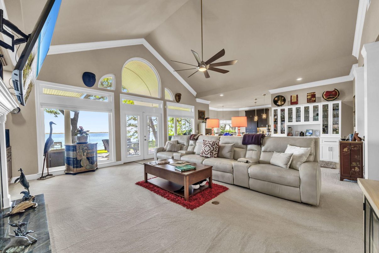 Interior, Living room, Pendant Lights, Recessed Lighting, Water
