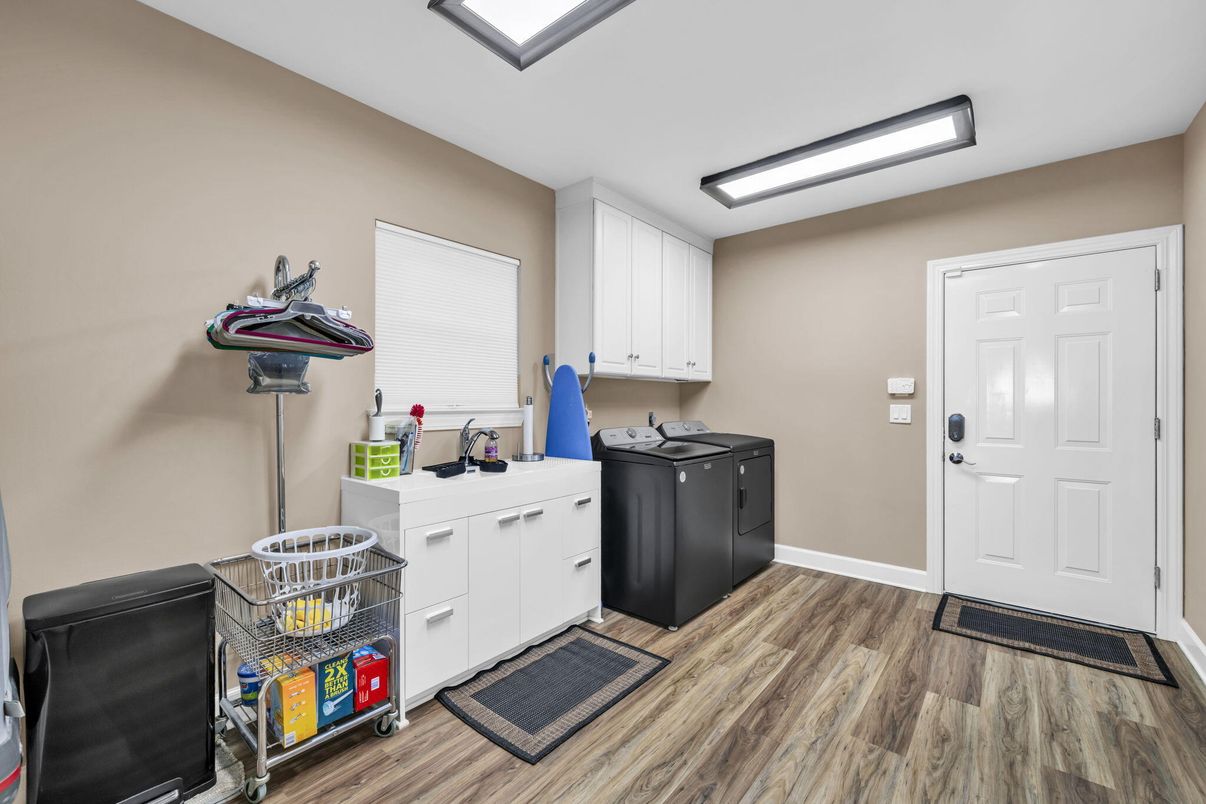 Interior, Washer, Wood Texture Flooring