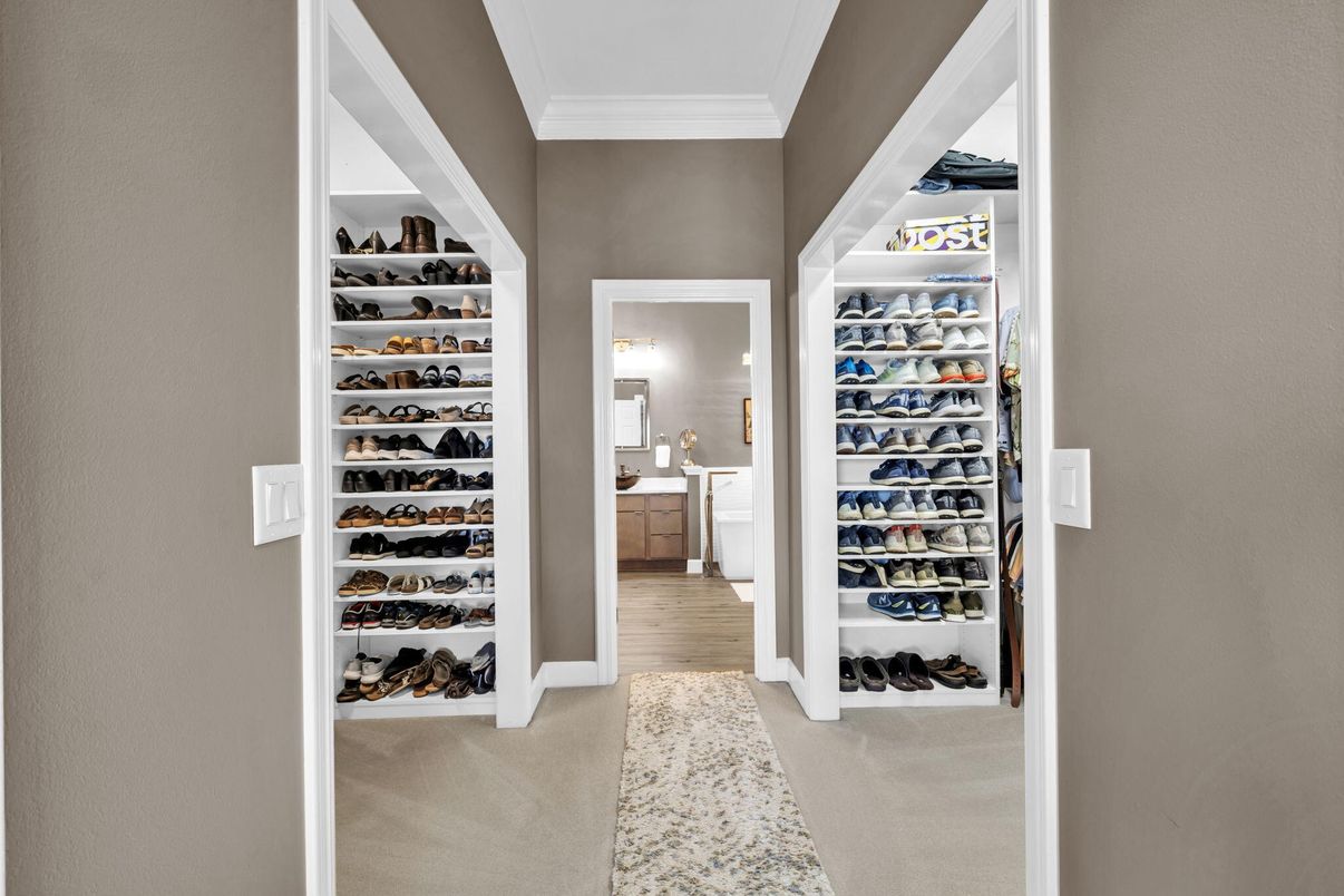 Interior, Walk-in Closets, Wood Texture Flooring