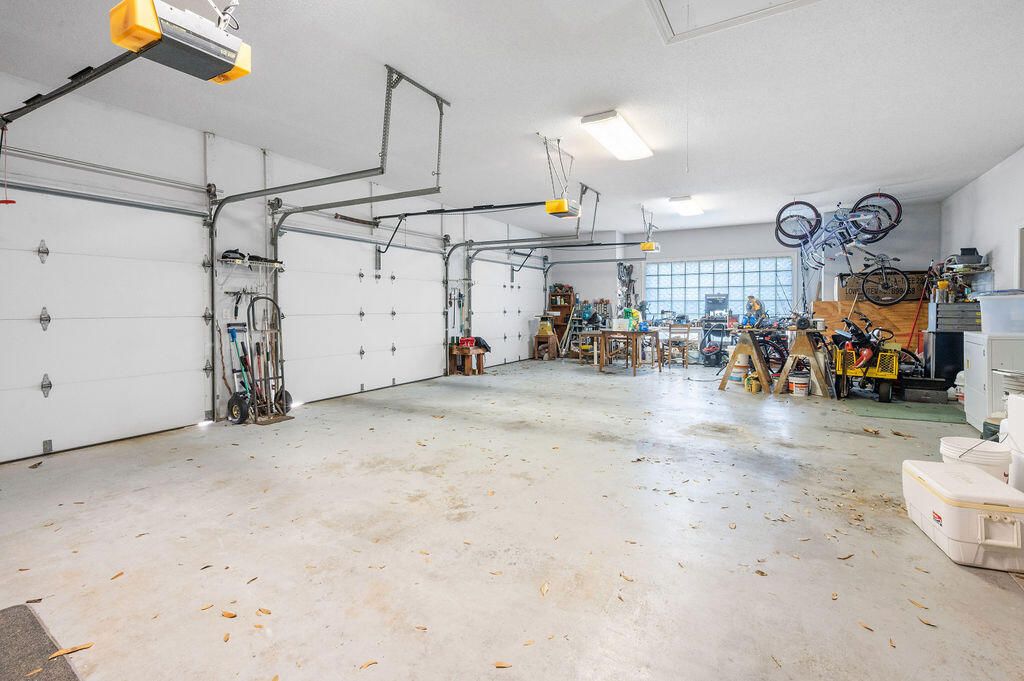Garage, Interior