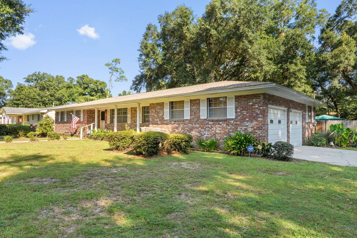 Attached, Exterior, Facade, Brick Facade, Ranch