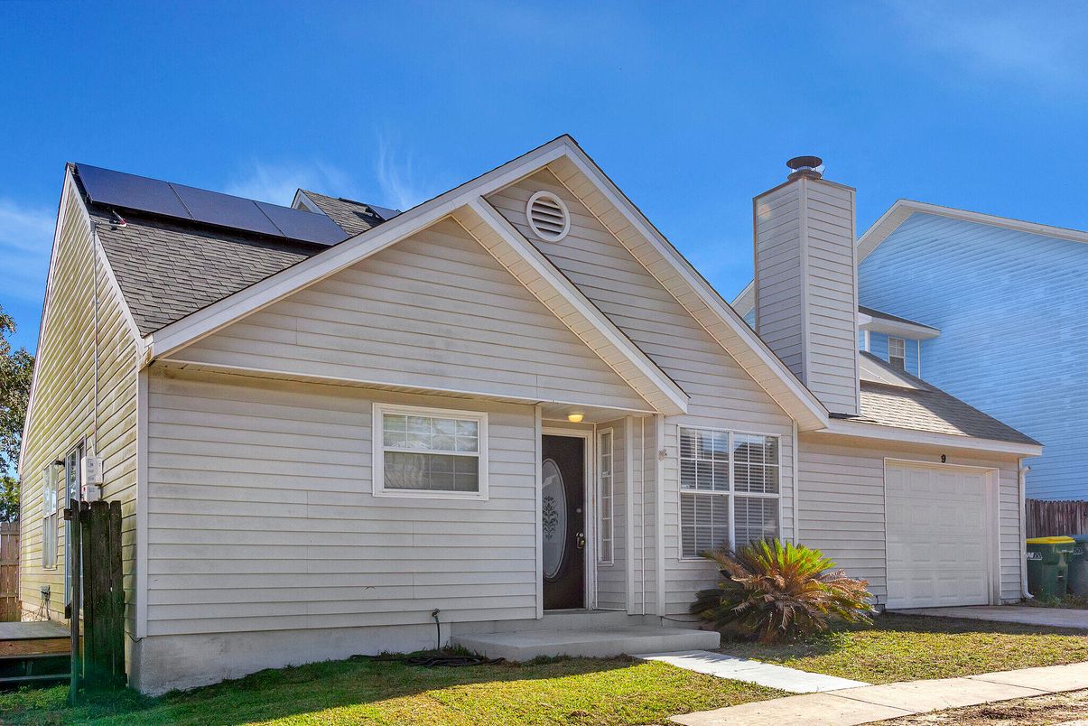 Attached, Exterior, Facade, Solar Panels, Ranch