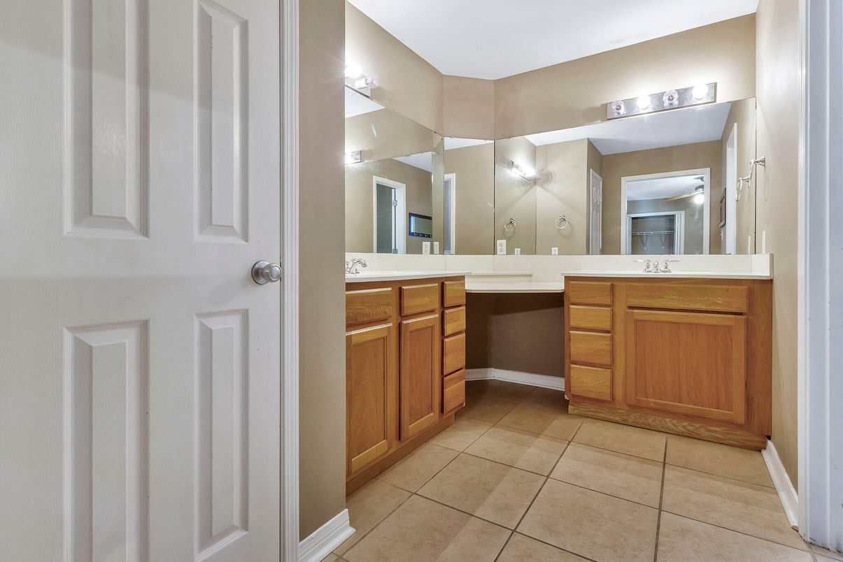 Bathroom, Dual Sink Vanities, Interior
