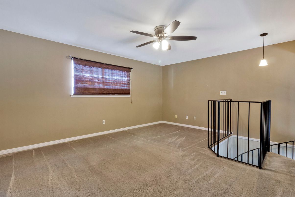 Empty room, Interior, Pendant Lights
