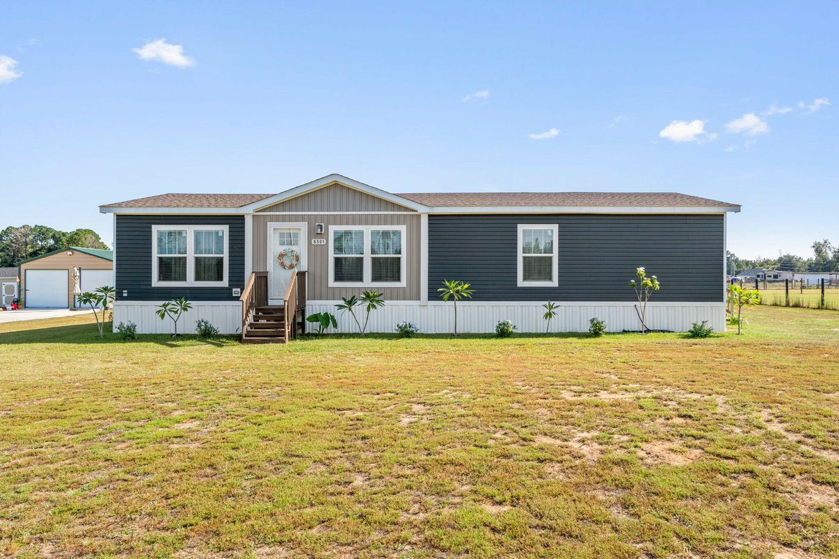 Backyard, Exterior, Facade, Ranch