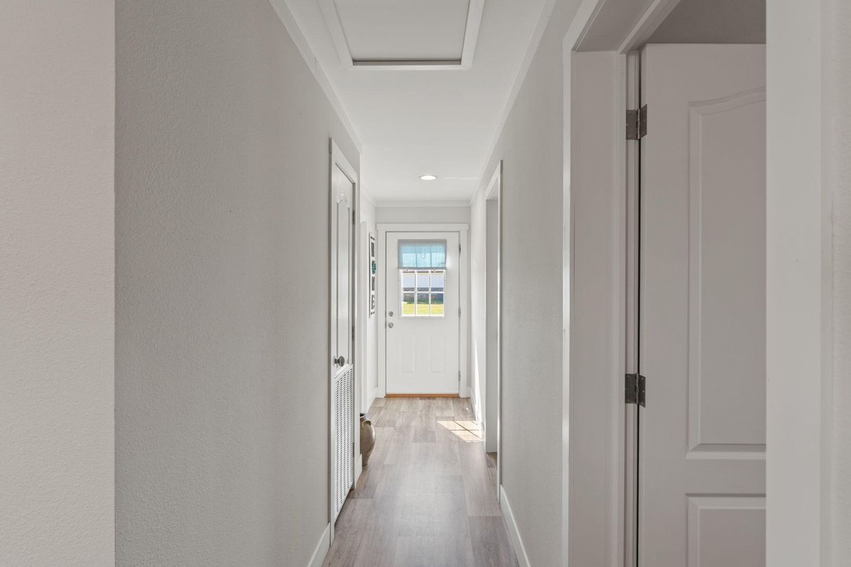 Interior, Recessed Lighting, Wood Texture Flooring