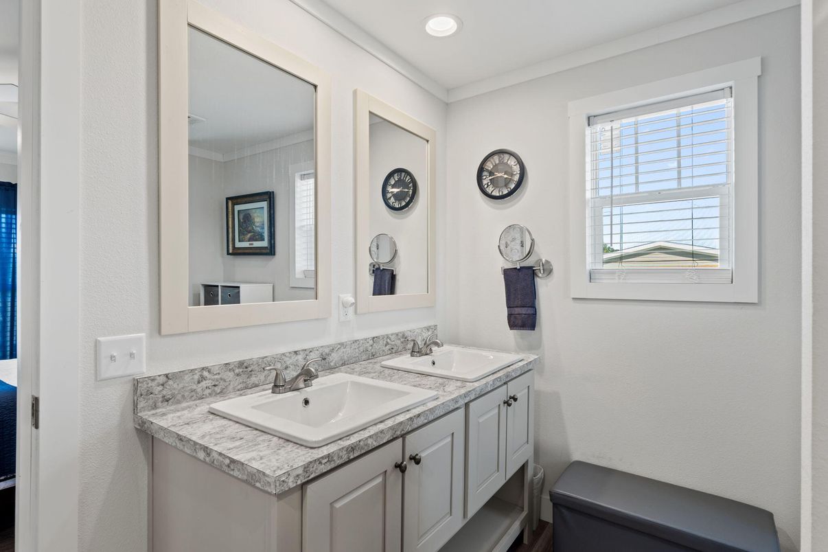 Bathroom, Dual Sink Vanities, Interior, Recessed Lighting