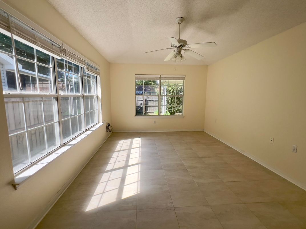 Empty room, Interior