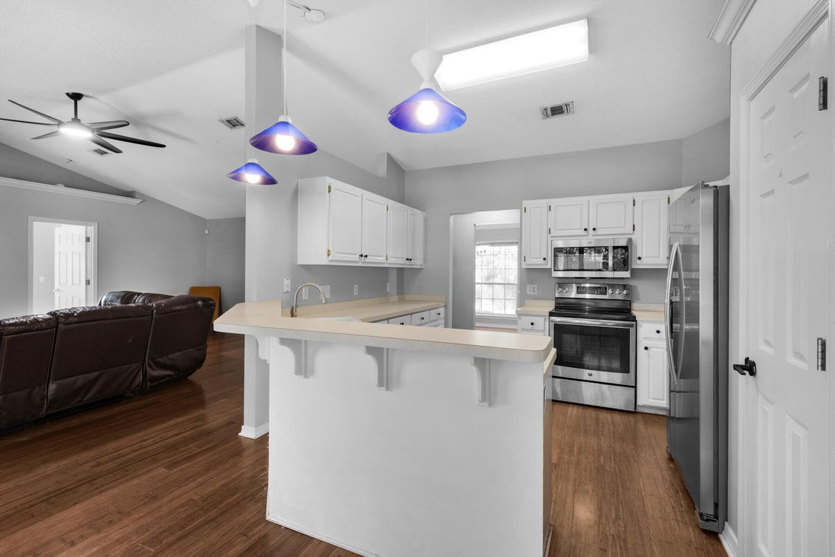 Interior, Kitchen, Living room, Pendant Lights, Stainless Steel Appliances, Wood Texture Flooring