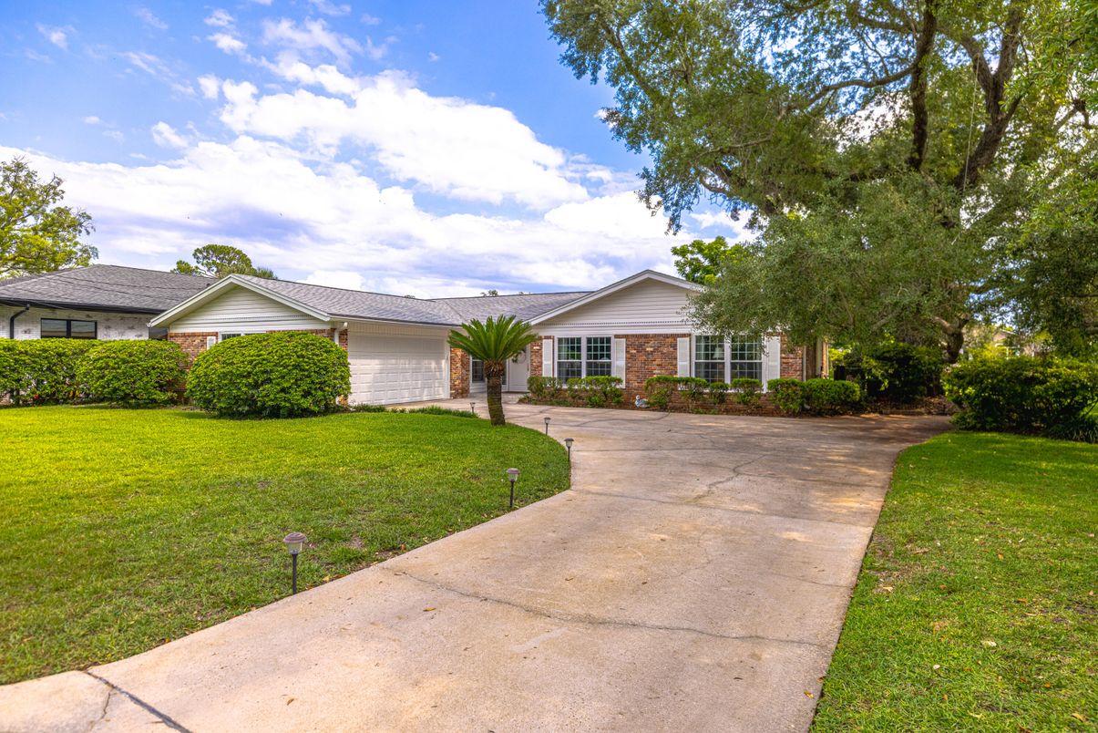 Attached, Exterior, Facade, Brick Facade, Ranch