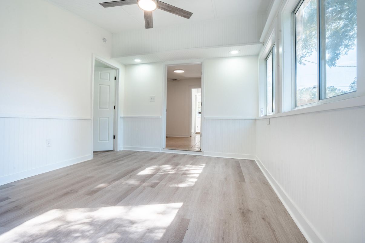 Empty room, Interior, Recessed Lighting, Wood Texture Flooring