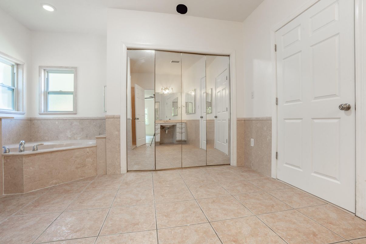 Bathroom, Interior, Recessed Lighting