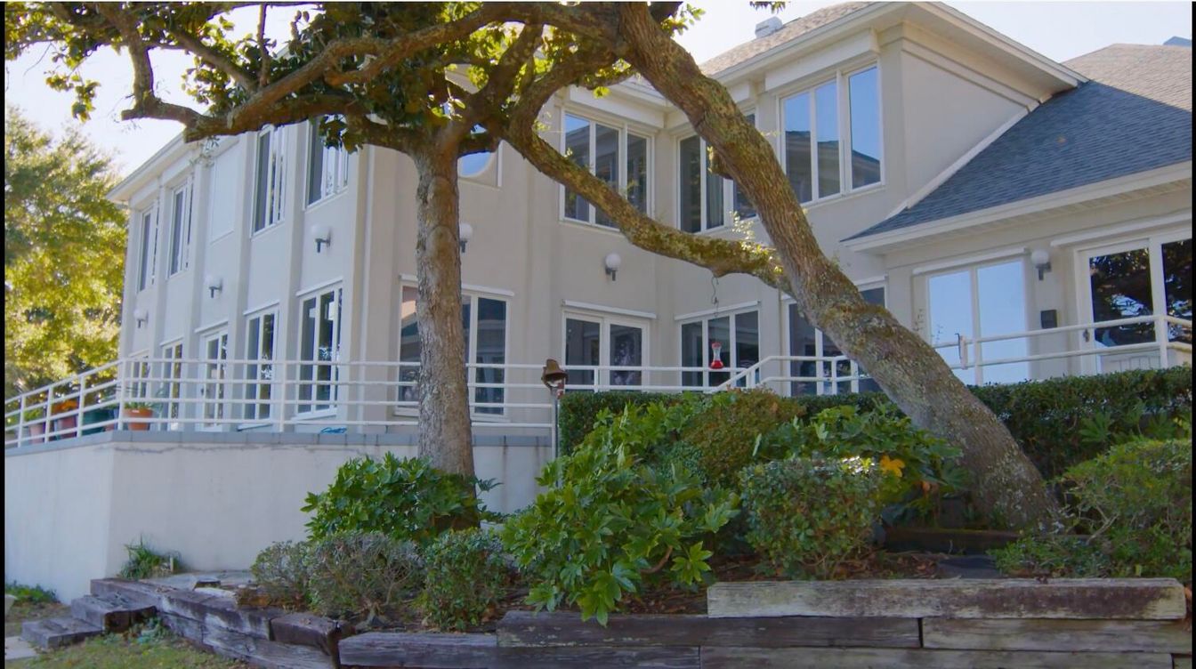 Exterior, Facade, Modern