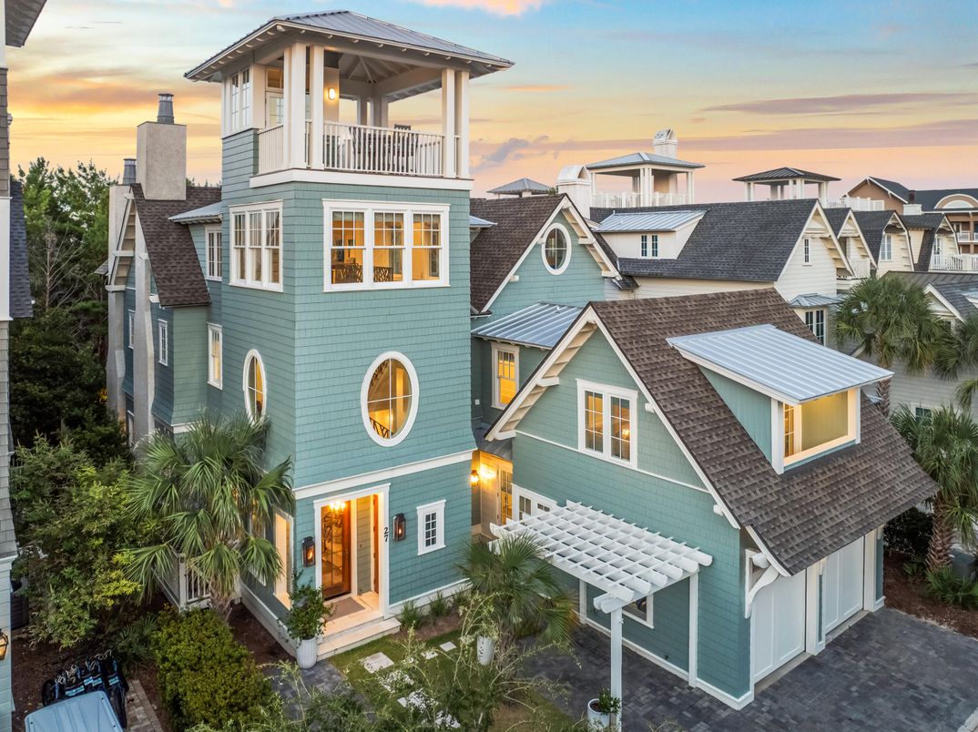 Exterior, Facade, Queen Anne Victorian