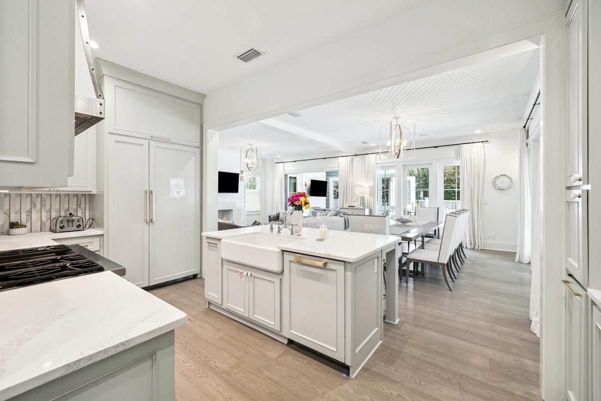 Chandelier, Dining room, Interior, Kitchen, Pendant Lights, Recessed Lighting, Wood Texture Flooring