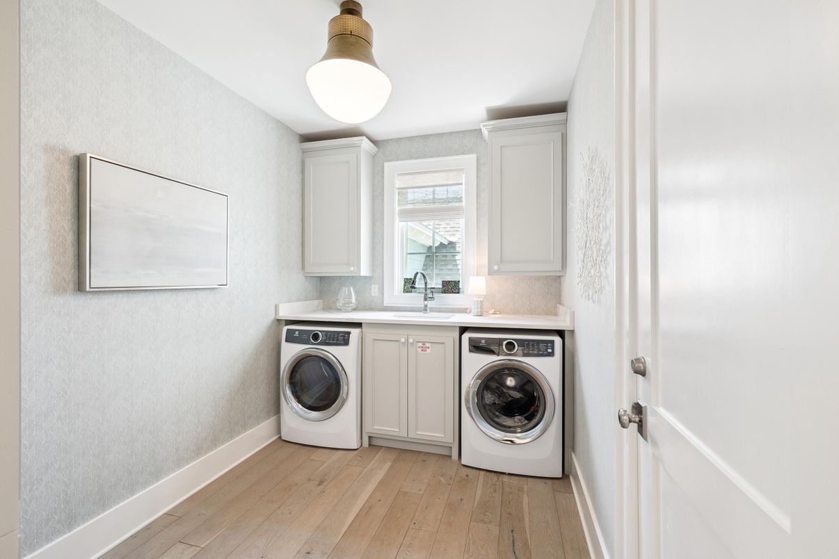 Interior, Washer, Wood Texture Flooring