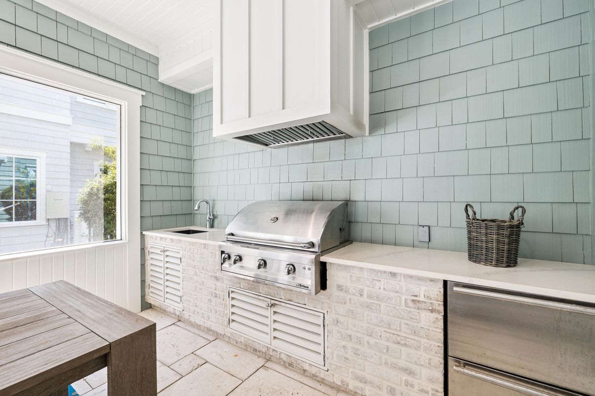 Exterior, Interior, Stainless Steel Appliances