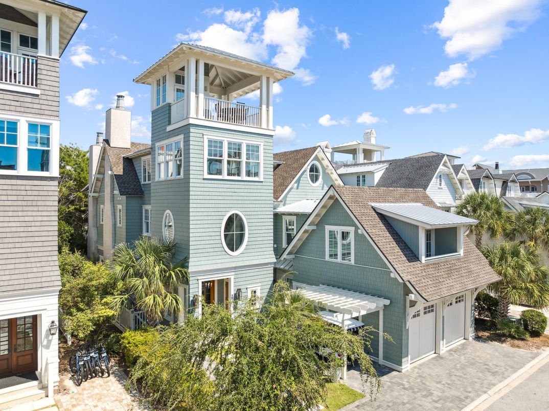 Exterior, Facade, Queen Anne Victorian
