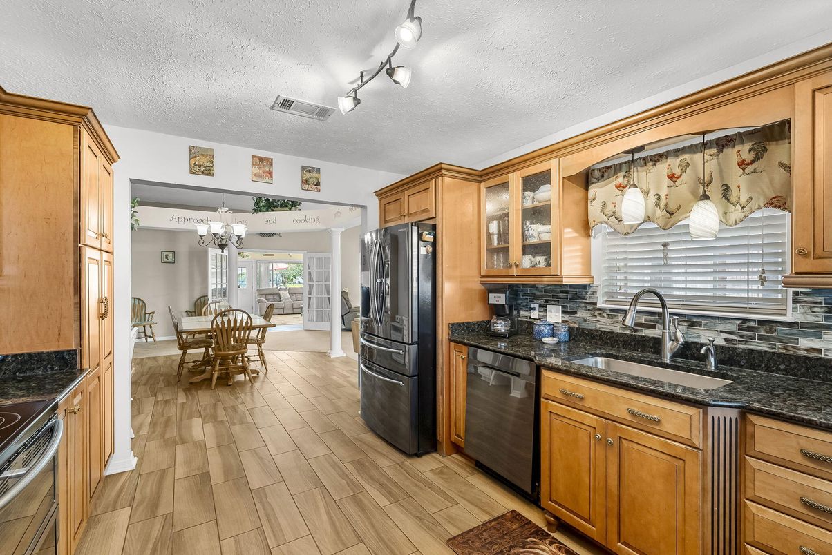 Chandelier, Dining room, Interior, Kitchen, Wood Texture Flooring