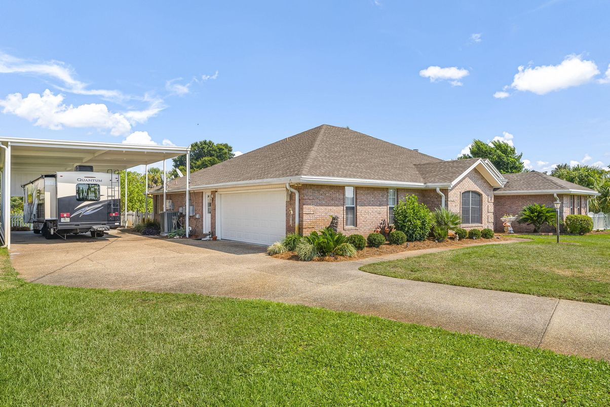 Attached, Exterior, Facade, Brick Facade, Ranch