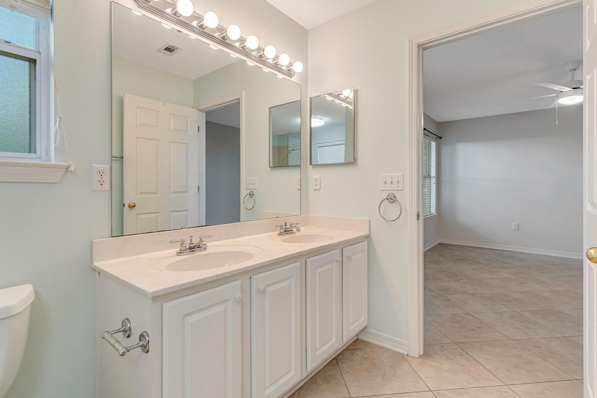 Bathroom, Dual Sink Vanities, Interior